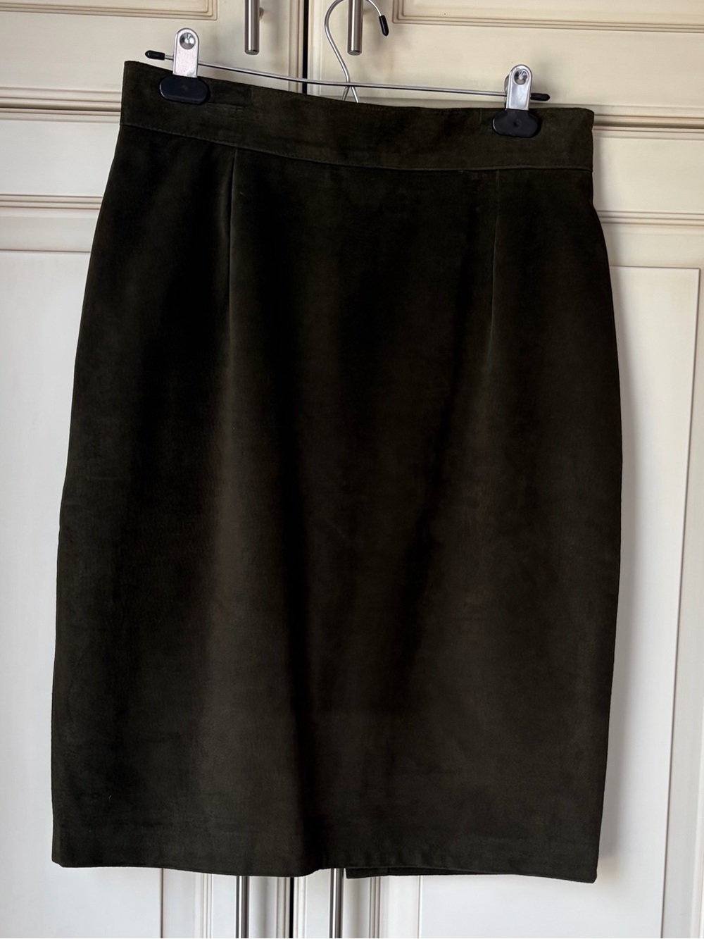 EUC Vintage Danier Olive Suede Pencil Skirt (tag 14 more 8/10 see measurements)